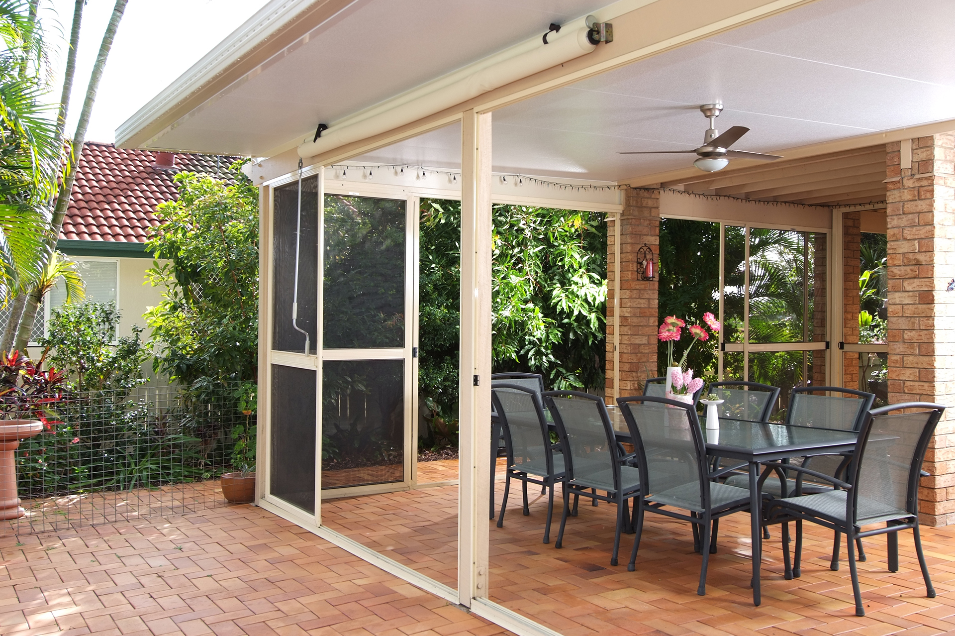 Screened enclosure photo from the outside.