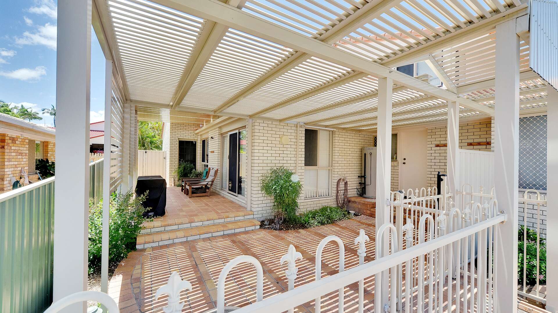 Pergola / Louvre Style Roofing